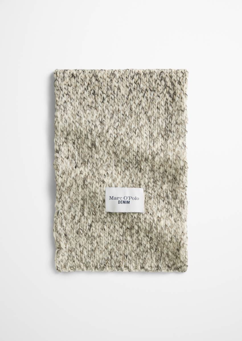 Scarf made from a virgin wool/alpaca wool mix