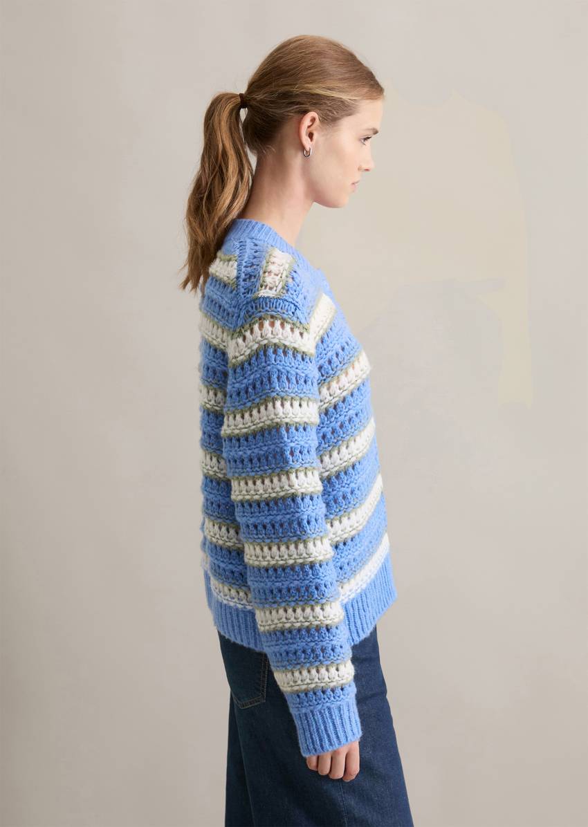 Cardigan regular made from a soft virgin wool blend