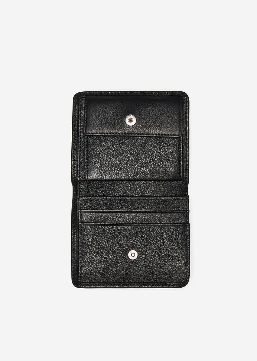 Wallet made of high-quality leather material