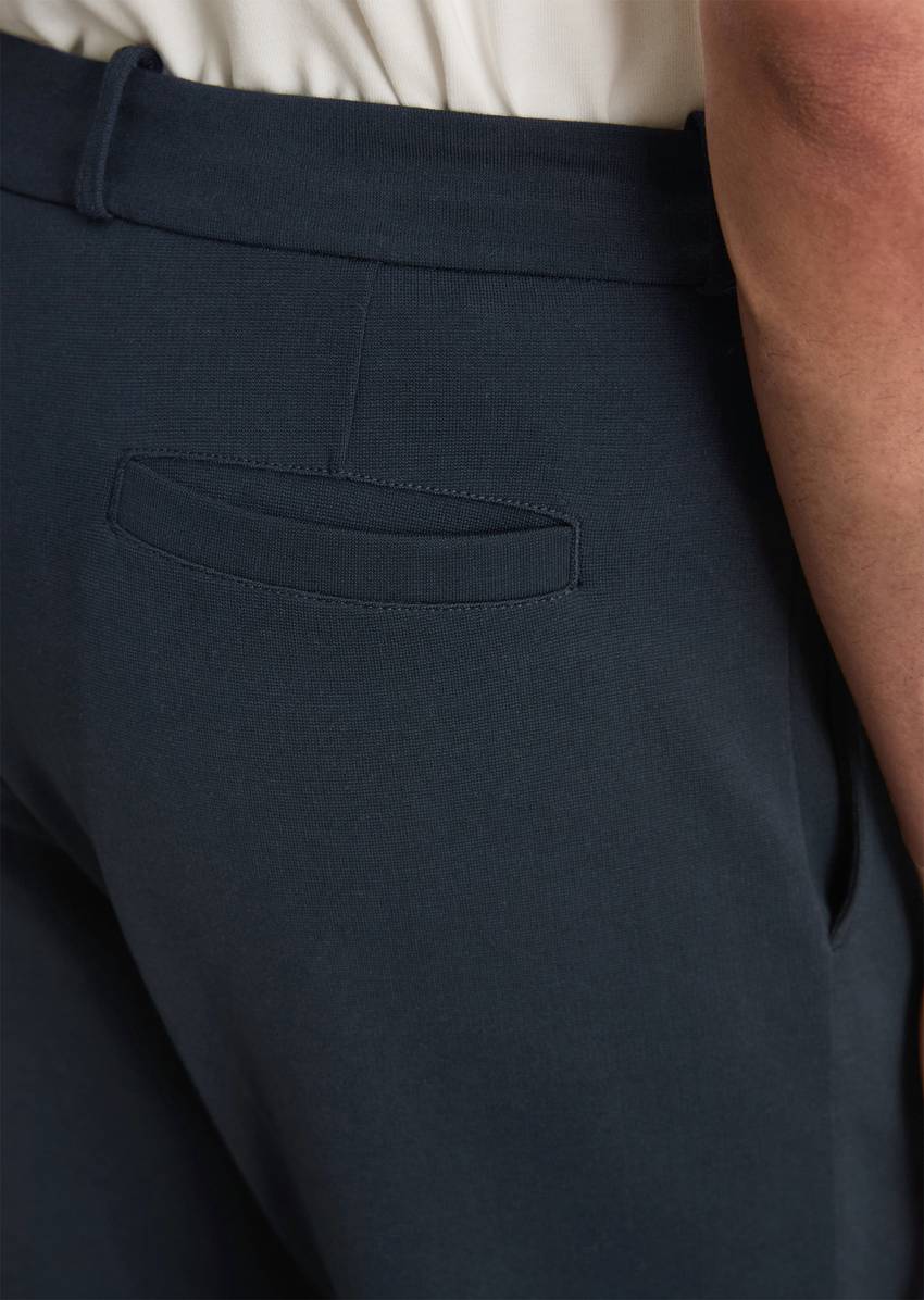 Regular sweatpants made from a stretchy organic cotton blend