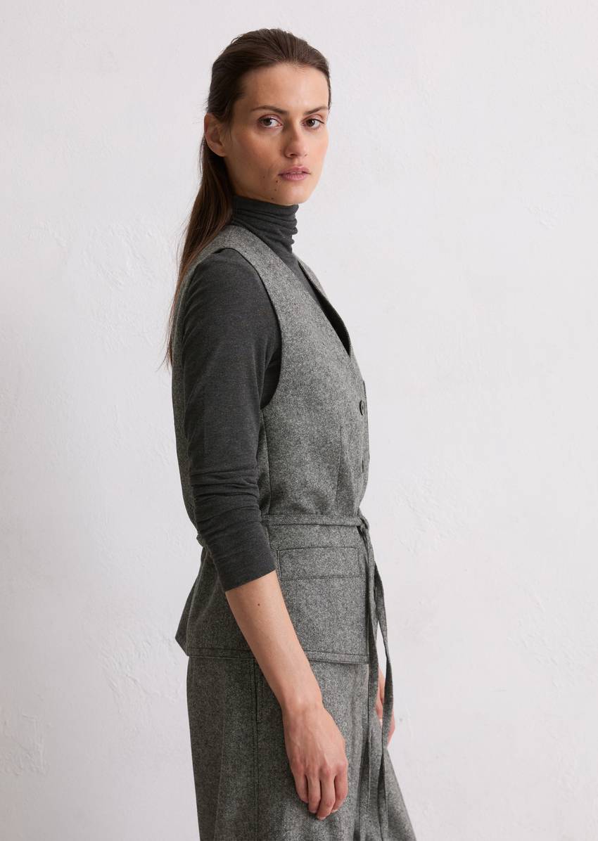 Tweed vest fitted made from a virgin wool mix