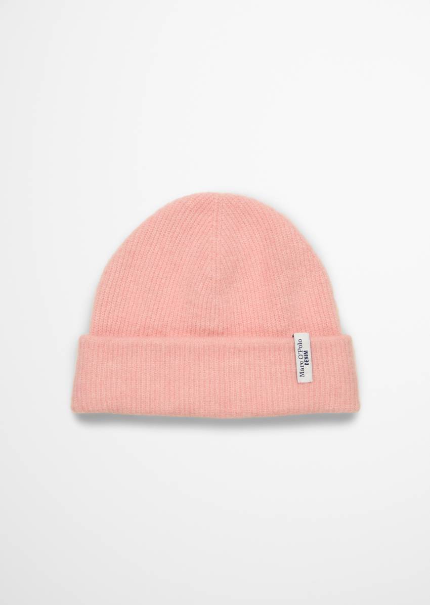 Knitted cap made from a virgin wool/alpaca wool mix