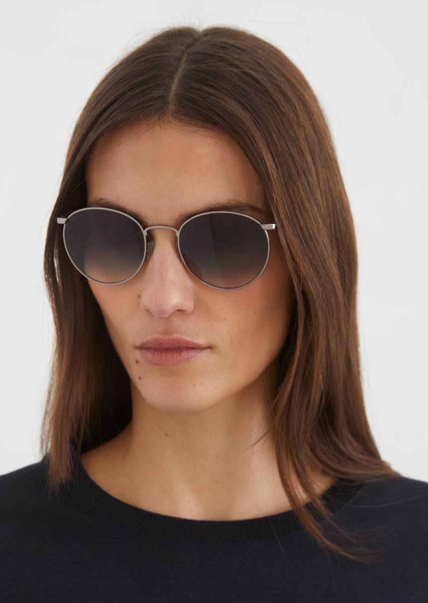 Unisex sunglasses with filigree metal frames