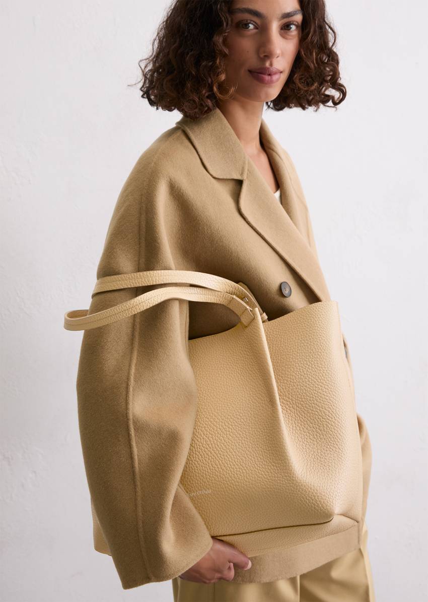 Shopper medium made from grained cowhide