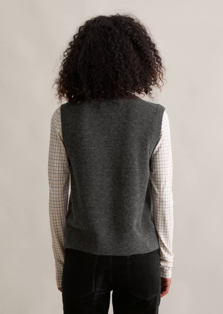 Sweater regular made from a soft virgin wool blend