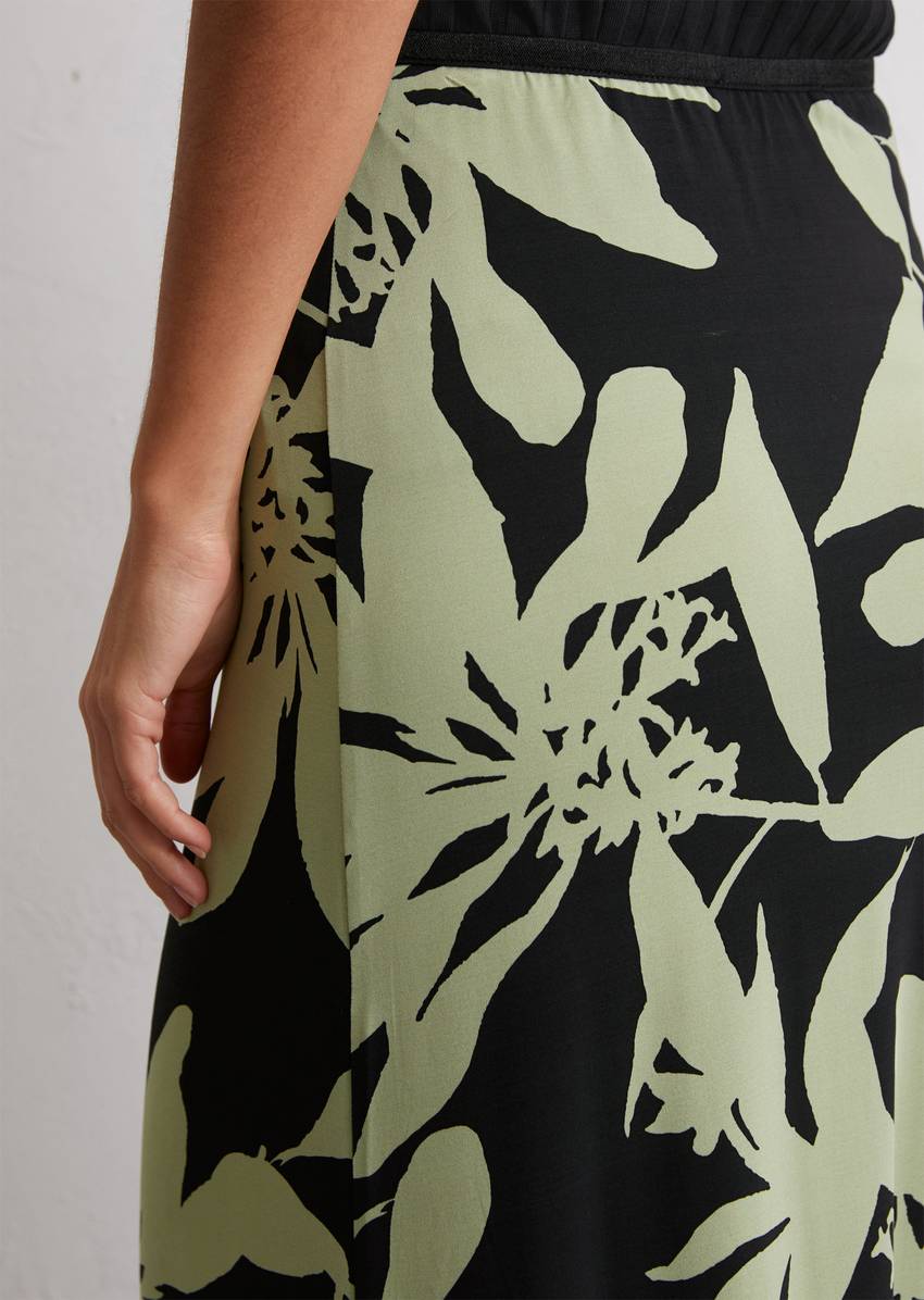A-line jersey skirt made from a stretchy viscose blend