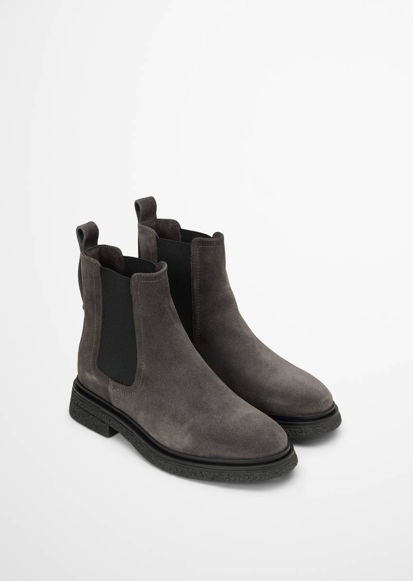 Chelsea boot made from soft suede