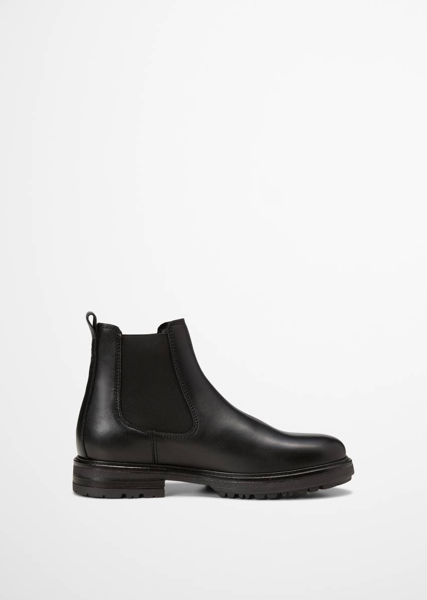 Chelsea boot made from fine cowhide