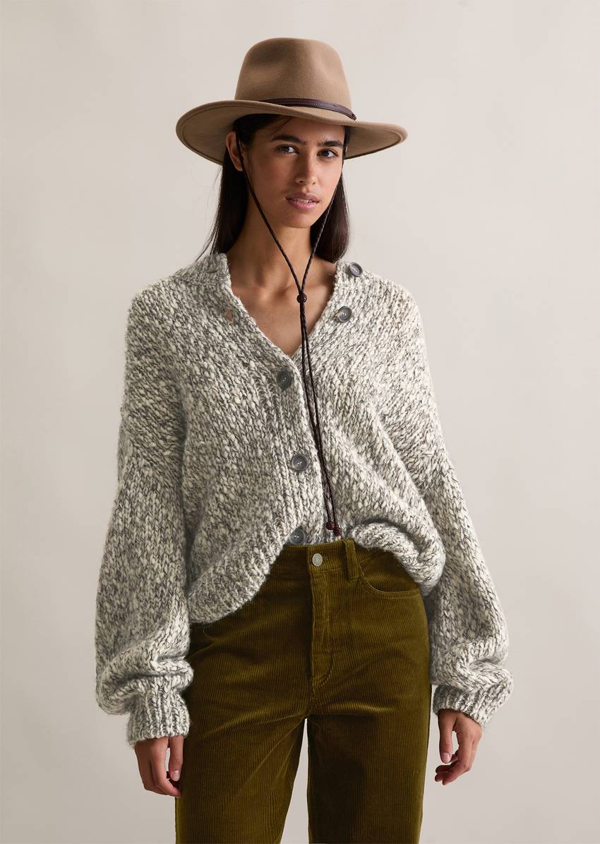 Relaxed chunky cardigan made from a virgin wool/alpaca wool mix