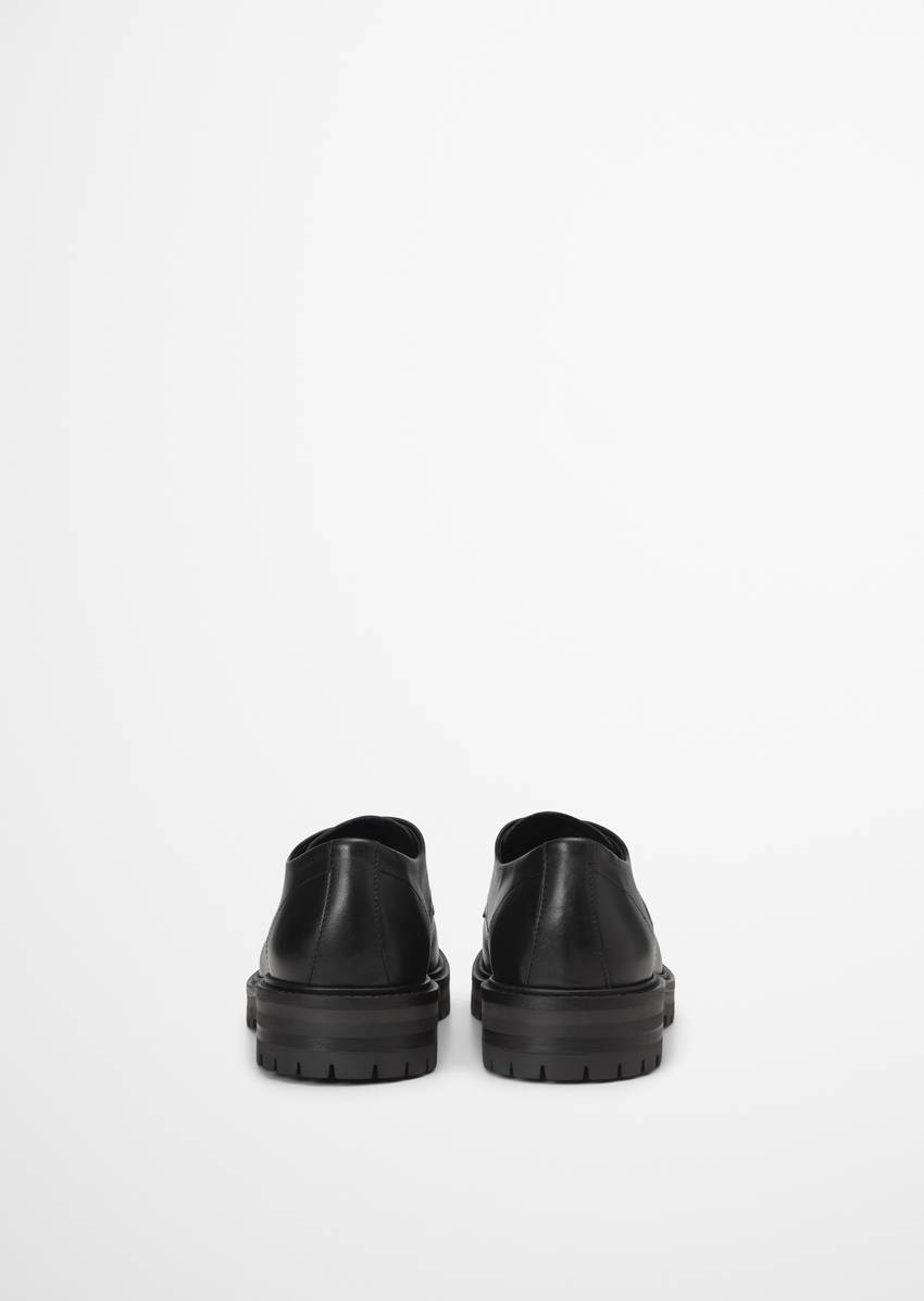 Derby lace-up made from fine cowhide