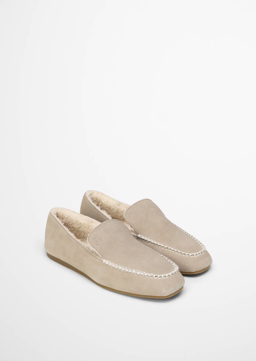 Leather slippers with teddy fur lining