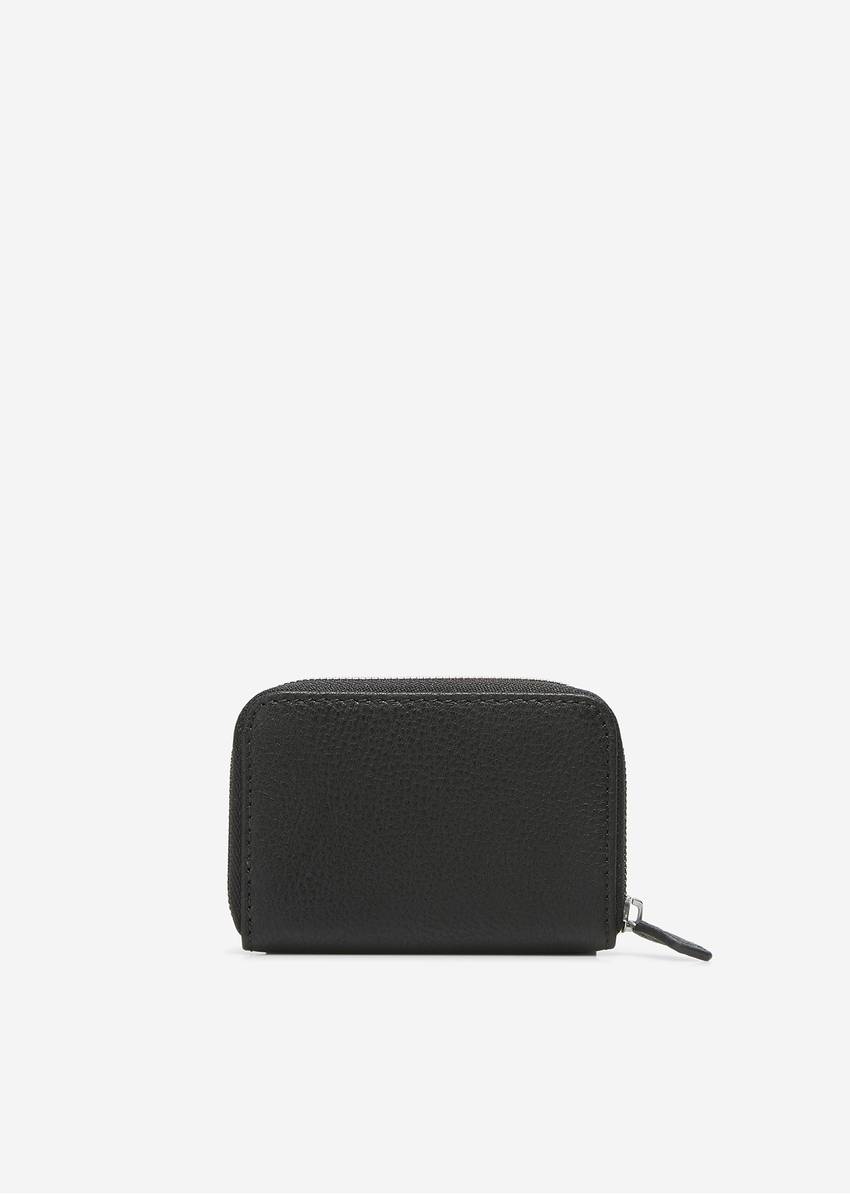 Zip purse Made of high-quality leather material