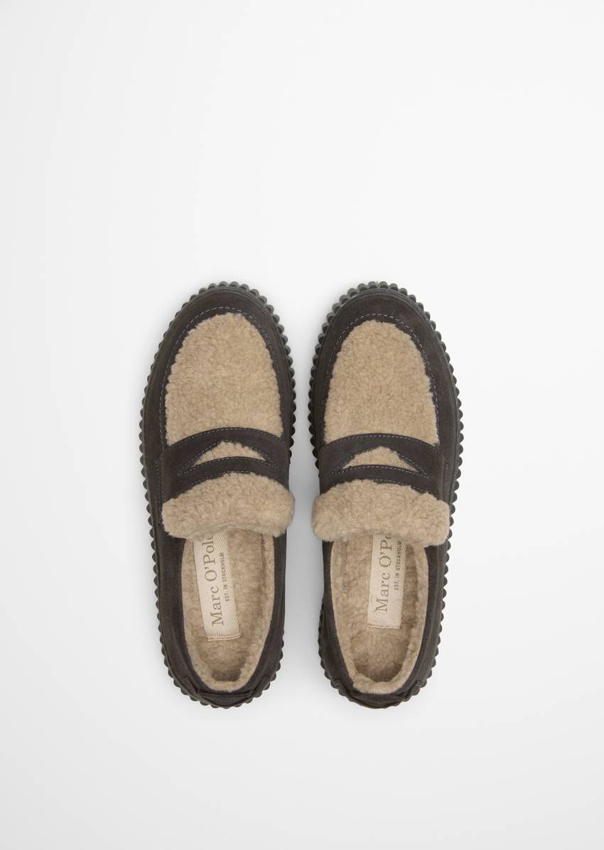 Platform loafer model Bianca with fluffy teddy lining