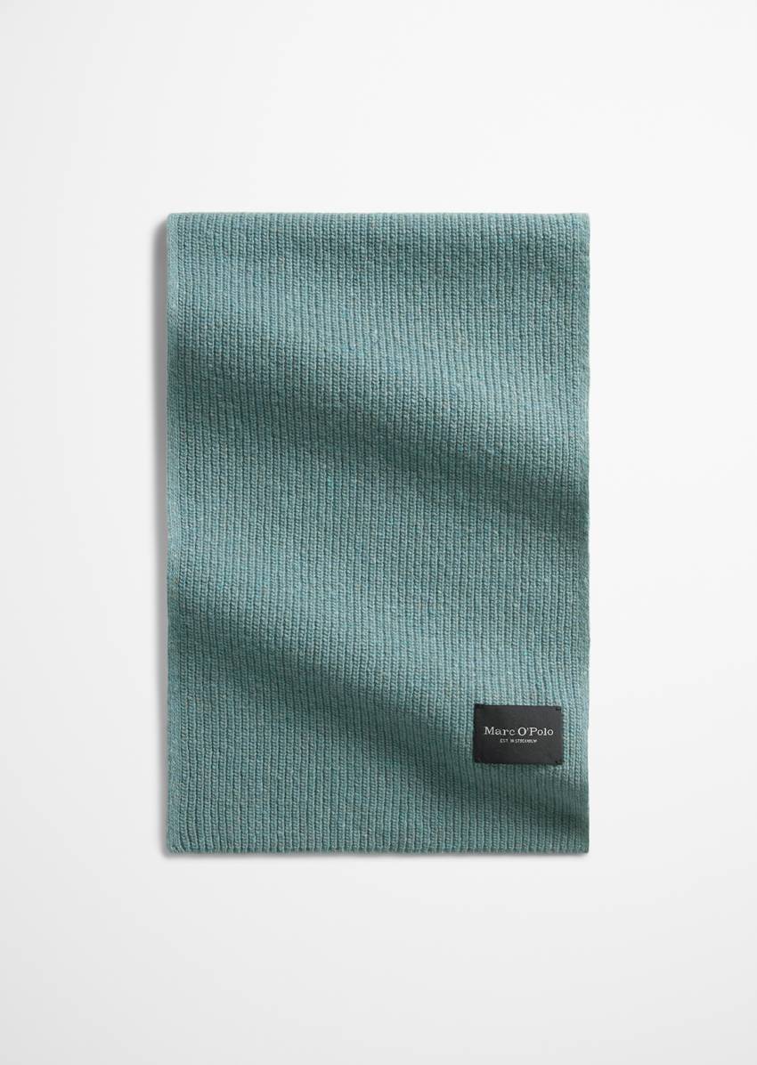 Knitted scarf made from a recycled sheep's wool mix