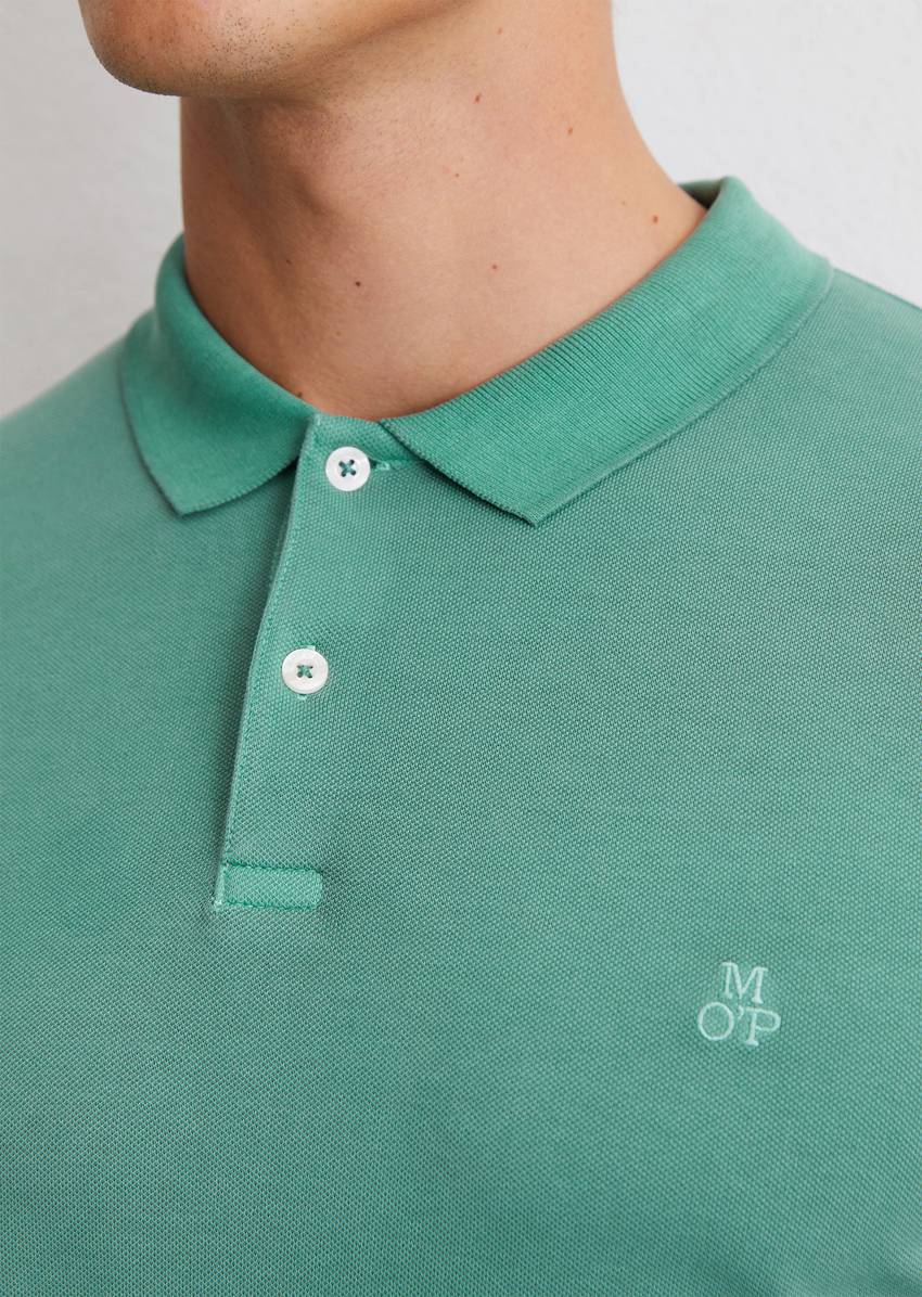 Piqué shaped polo shirt made of organic stretch cotton fabric