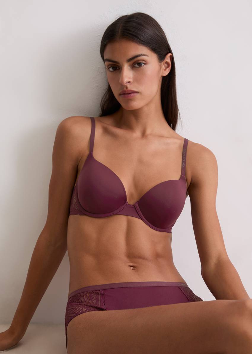T-shirt bra with underwire and lace