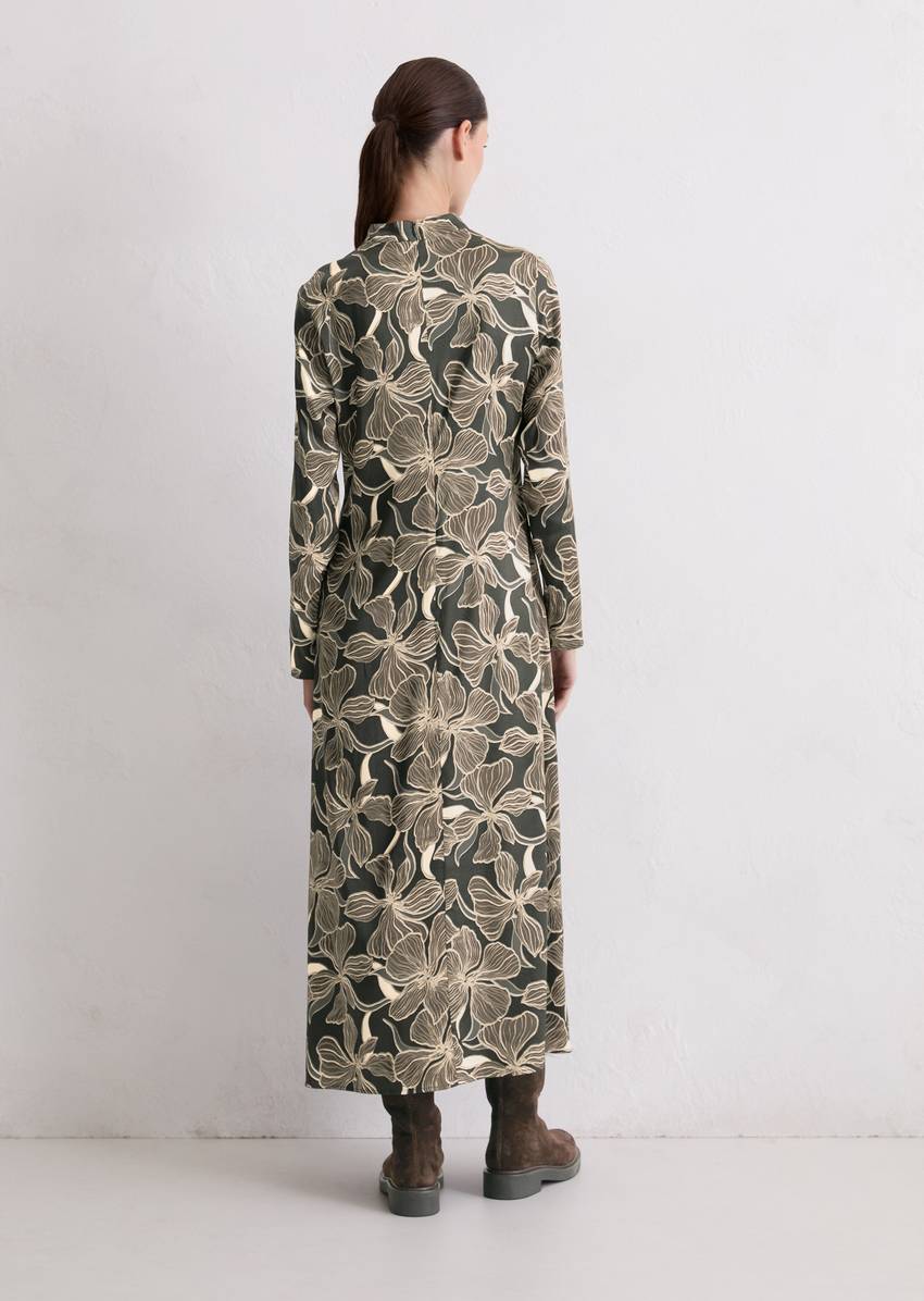 Long dress shaped made from premium viscose stretch