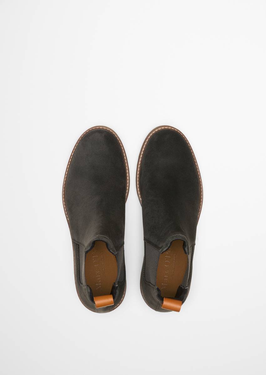 Chelsea boot model Linus made from soft suede cowhide