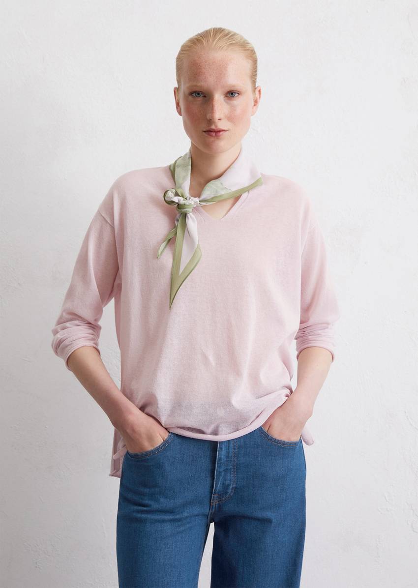 Fine knit sweater loose made from an organic cotton mix