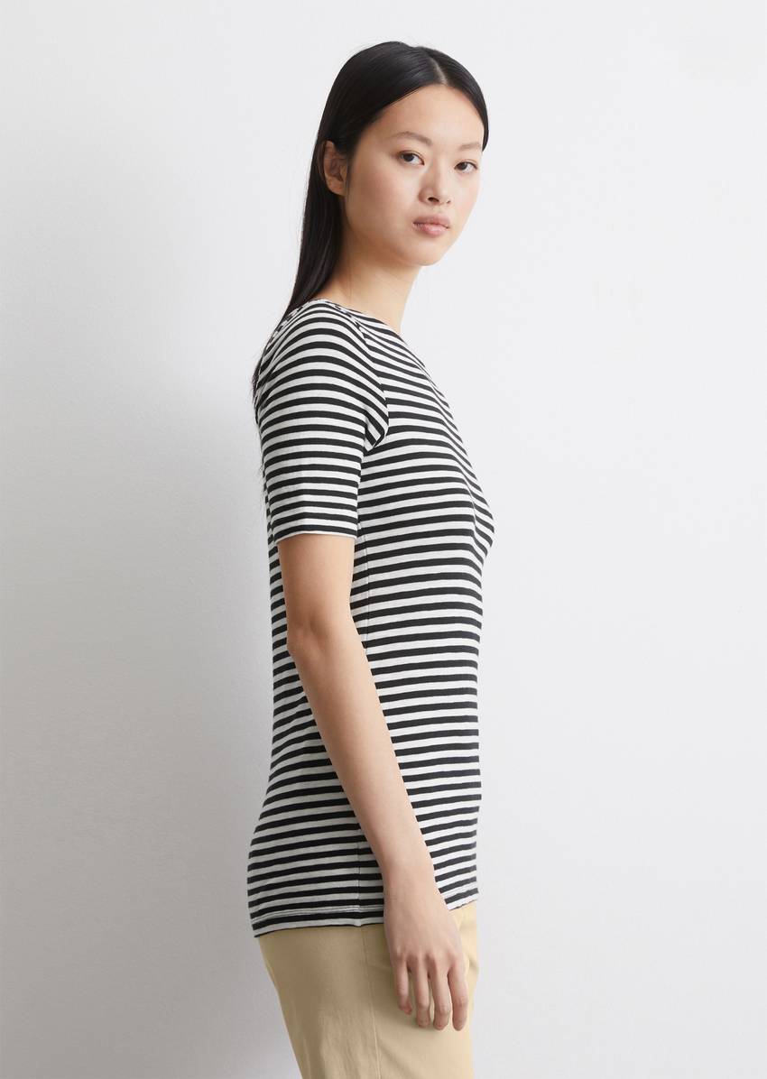 Striped T-shirt in a slim fit Made of organic cotton jersey