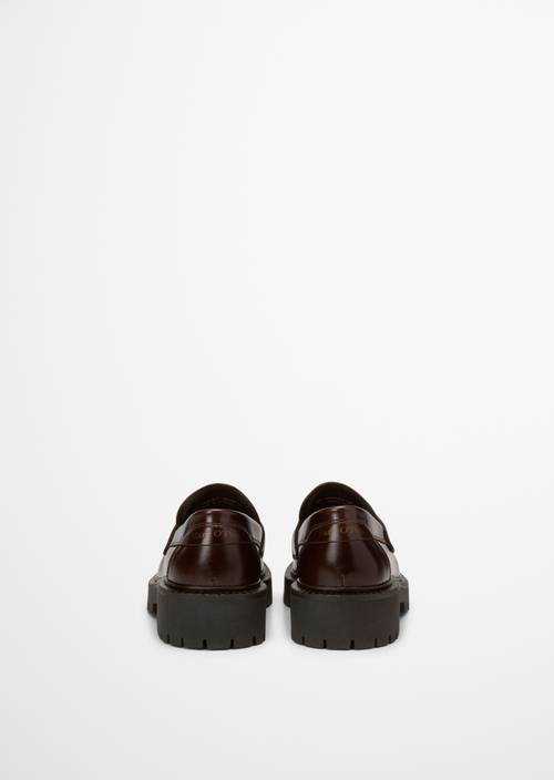 Loafer with robust tread outsole