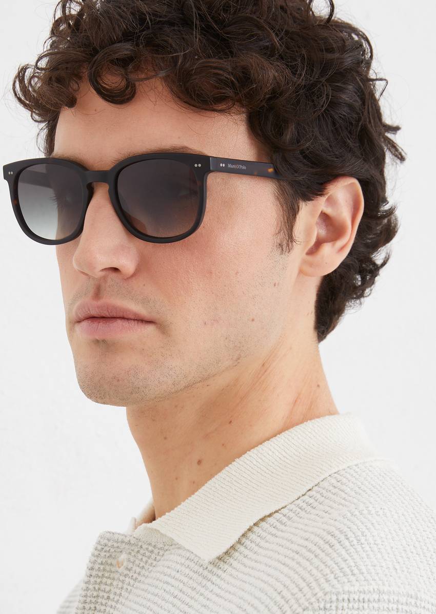 Unisex sunglasses in panto style