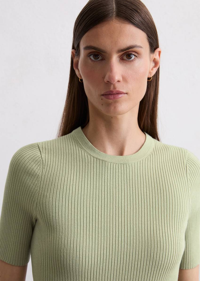 Sweater Travel Collection made from a viscose blend