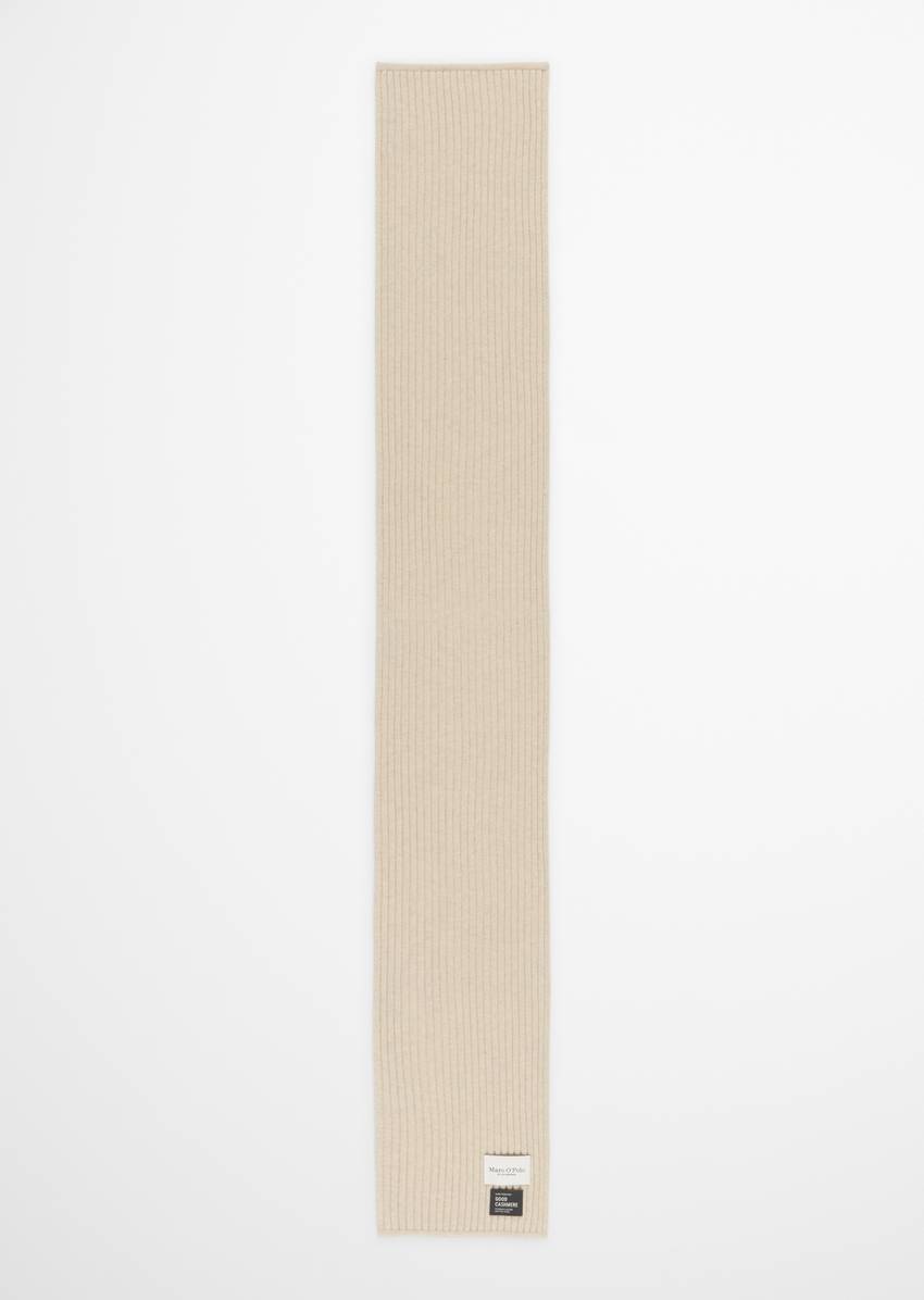 Knitted scarf made from the finest cashmere