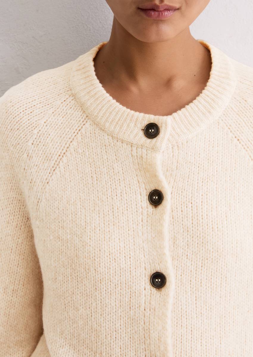 Cardigan loose made from a soft virgin wool blend