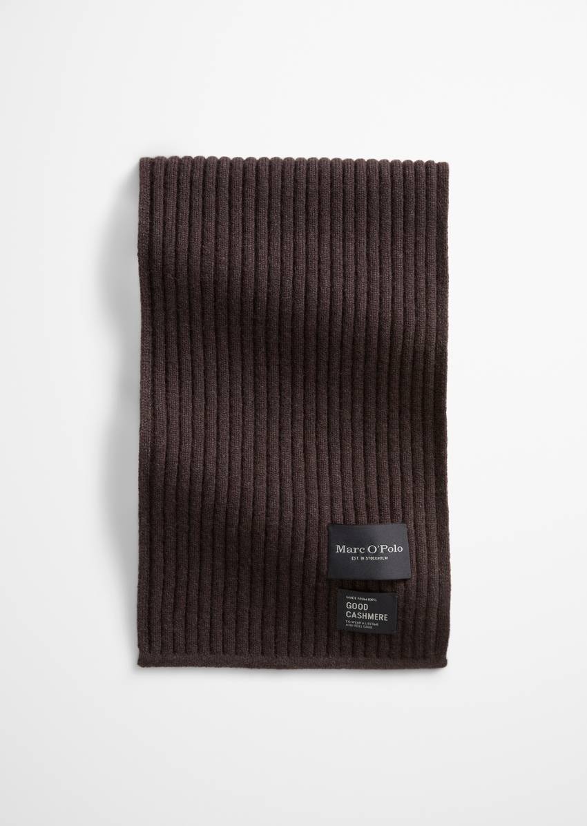Knitted scarf made from the finest cashmere