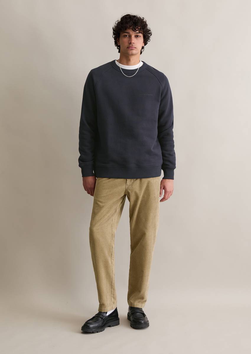 Relaxed sweatshirt made of heavy, structured quality