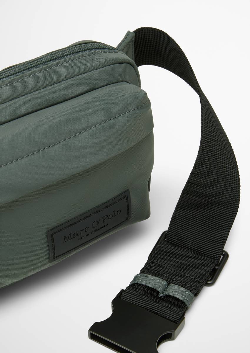 Fanny pack with outer compartment