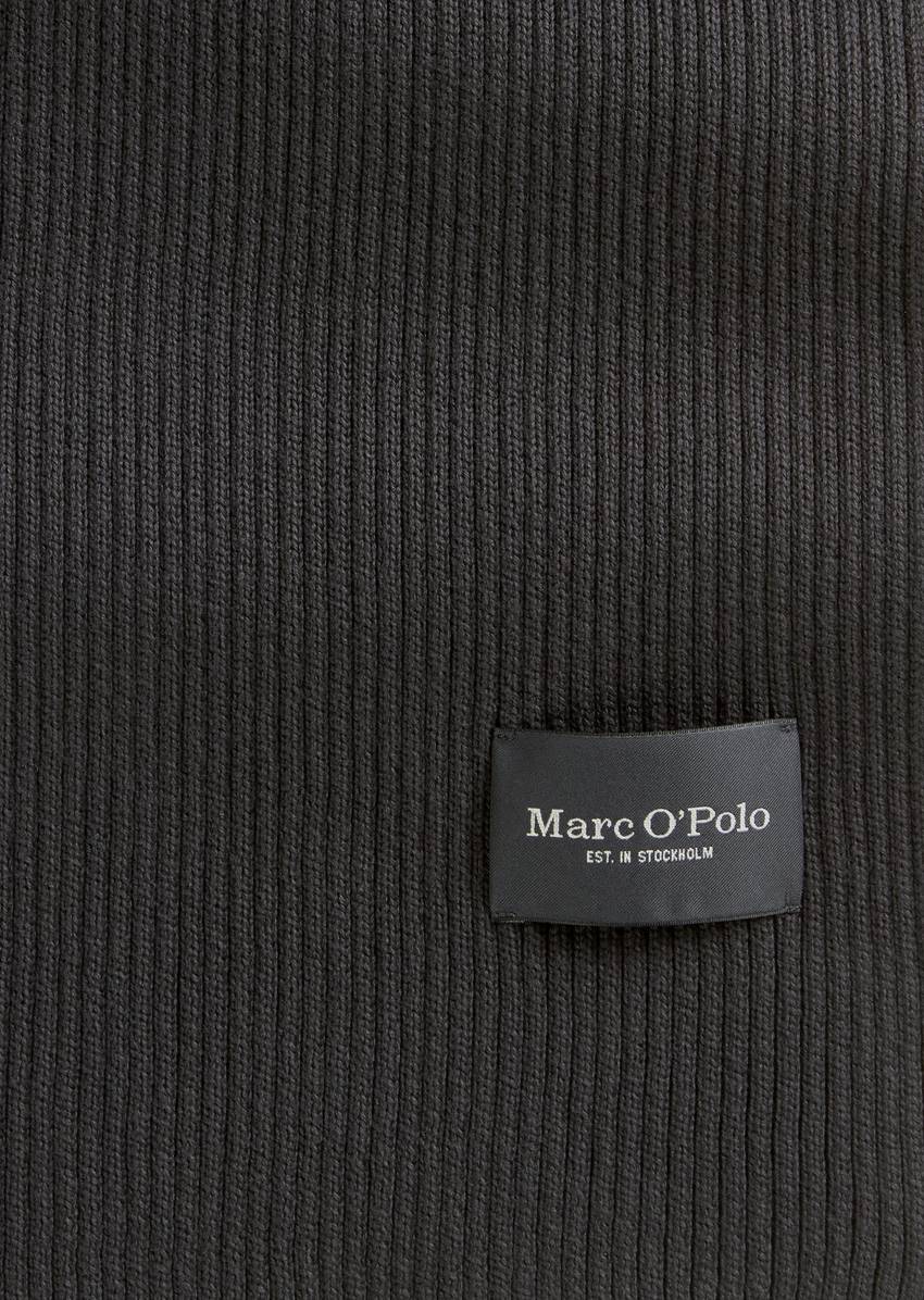 Knitted scarf made from pure organic cotton