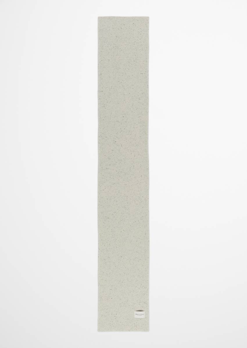 Knitted scarf made from a recycled sheep's wool mix