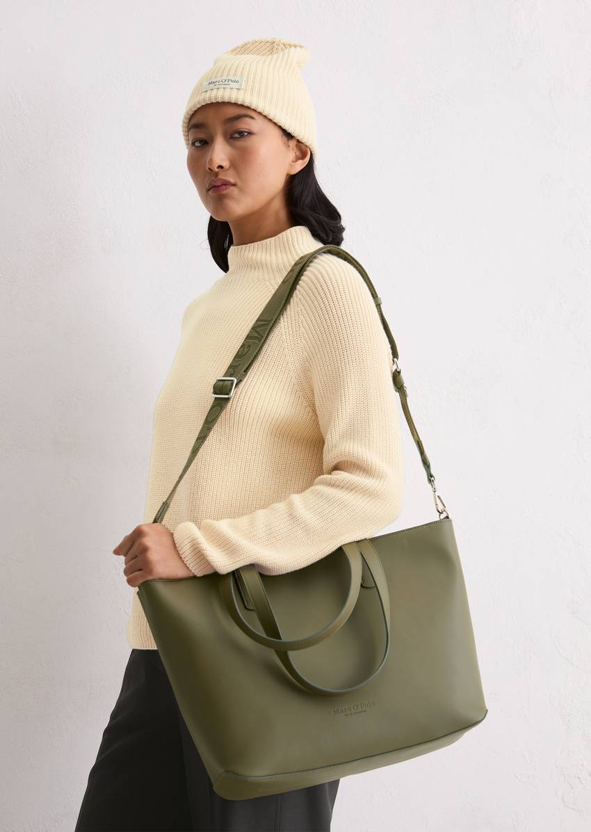 Shopper medium made from a leather alternative made from recycled polyester