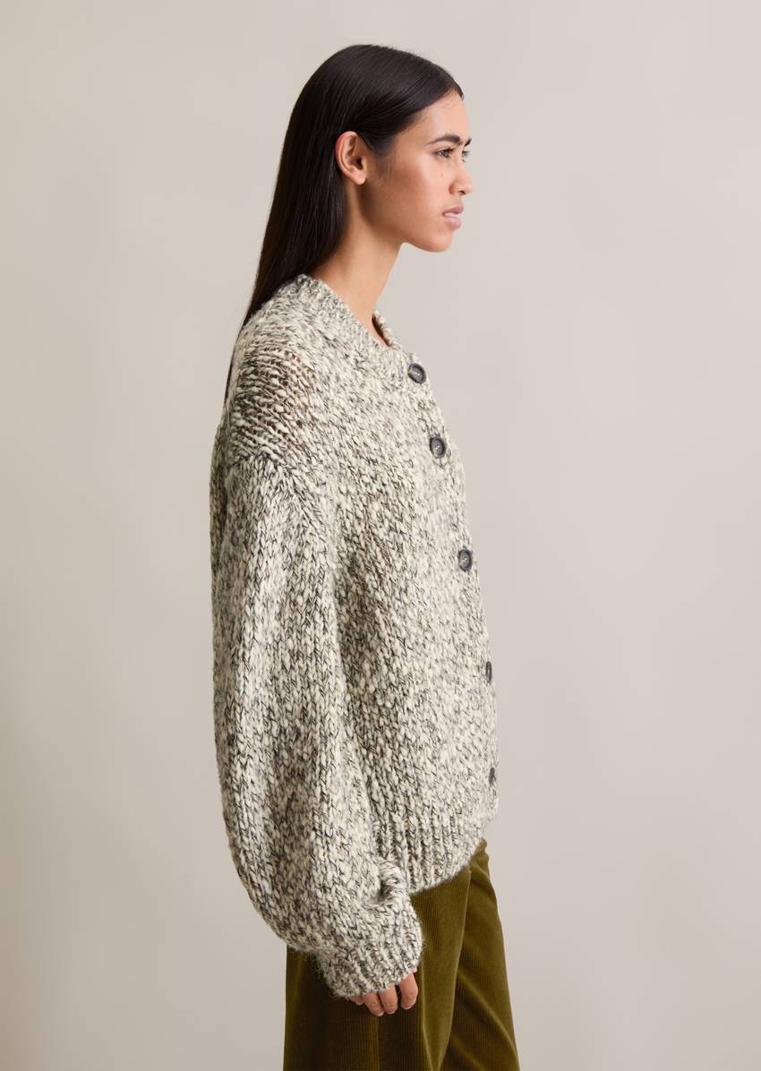 Relaxed chunky cardigan made from a virgin wool/alpaca wool mix
