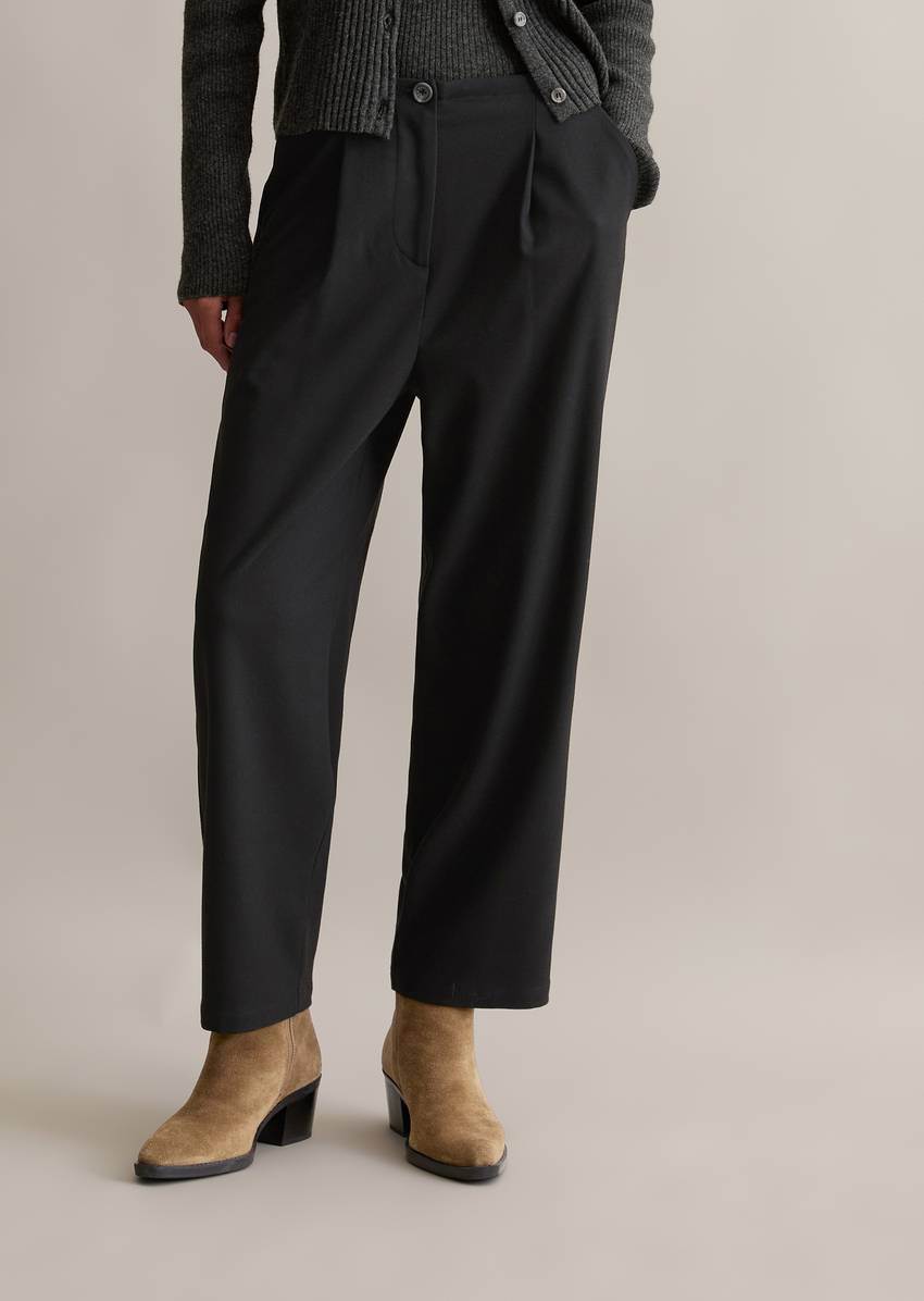 Pleated trousers loose tapered with recycled polyester and viscose