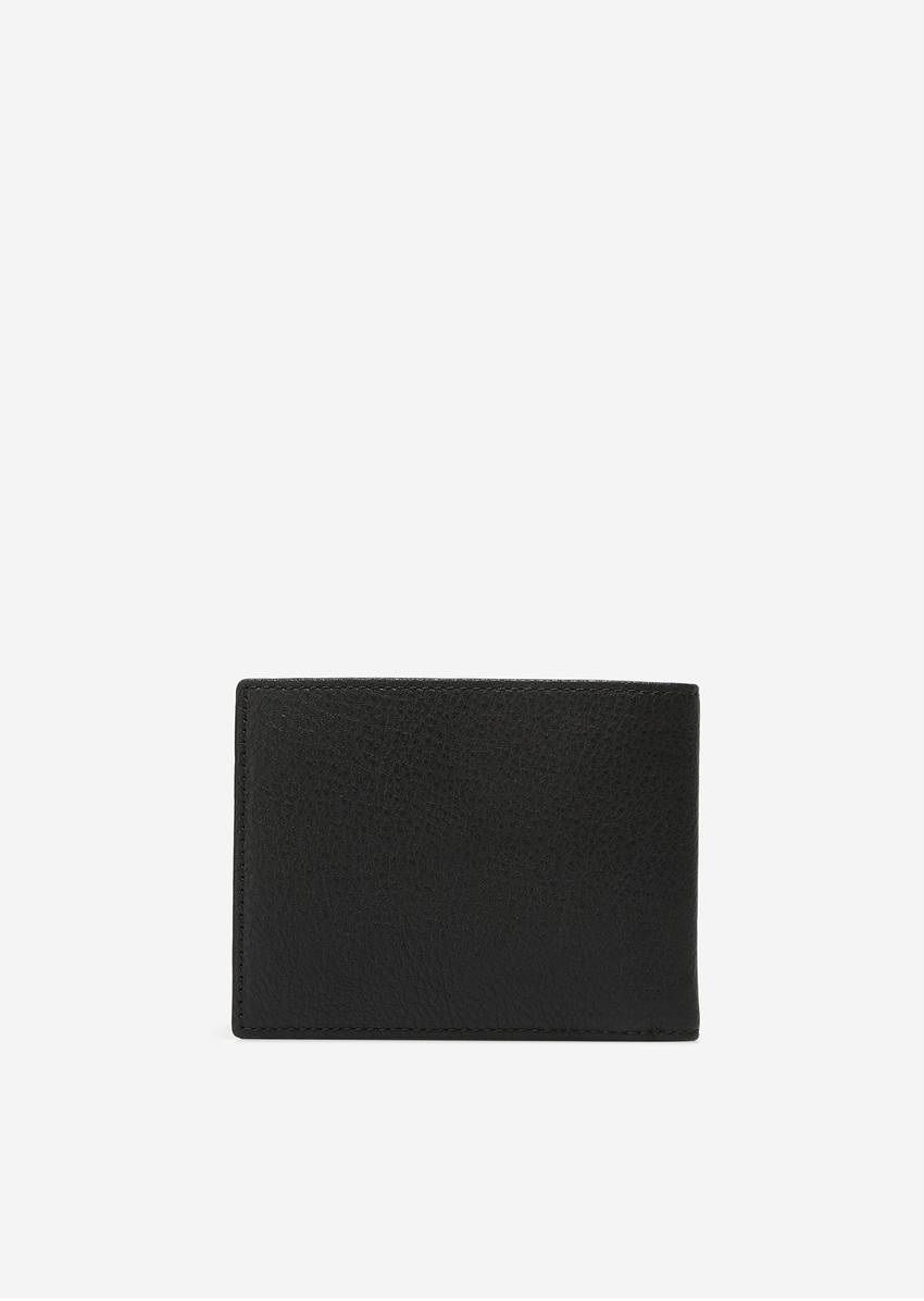 Wallet Made of high-quality leather material