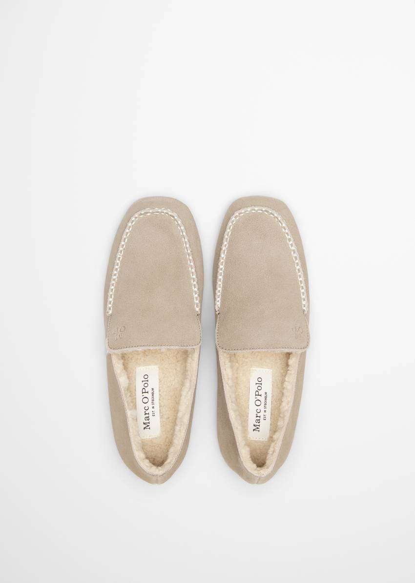 Leather slippers with teddy fur lining