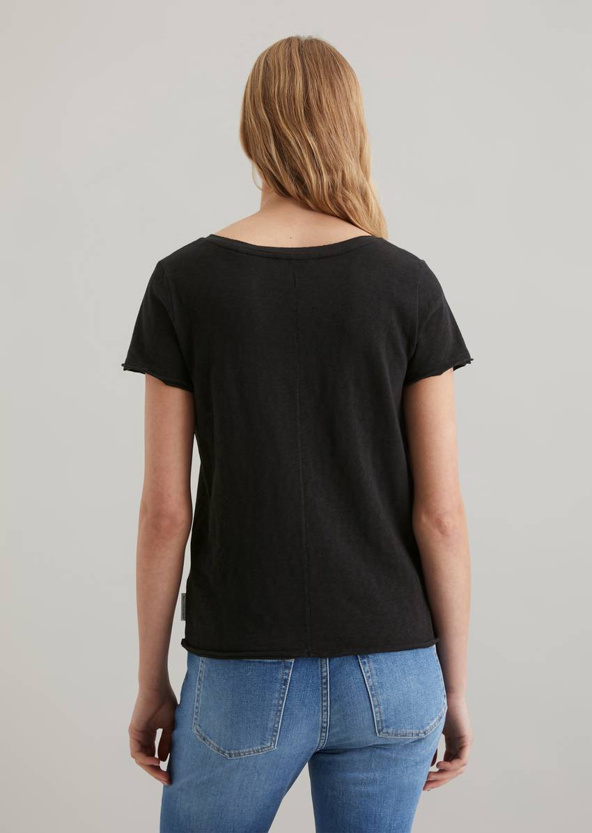 V-neck T-shirt, regular fit made from organic cotton slub jersey