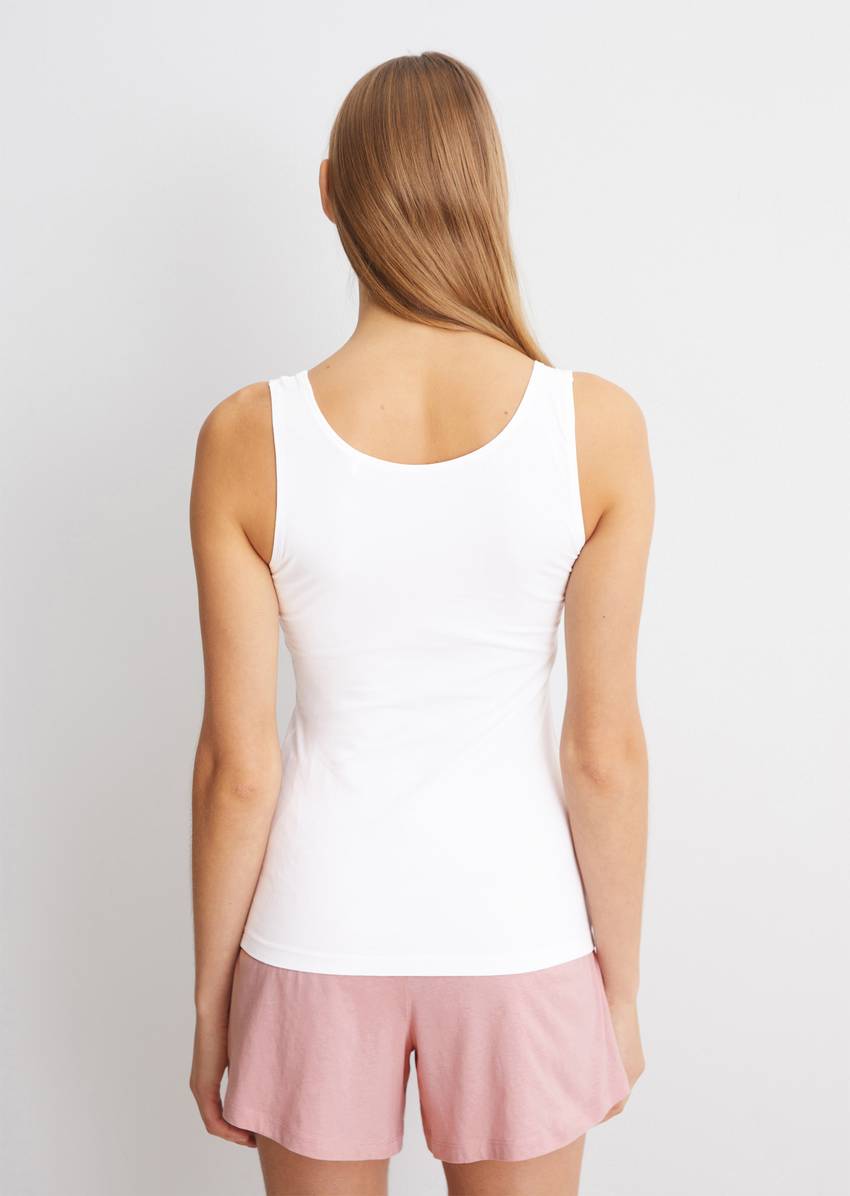 Lounge tank top made from an organic cotton blend