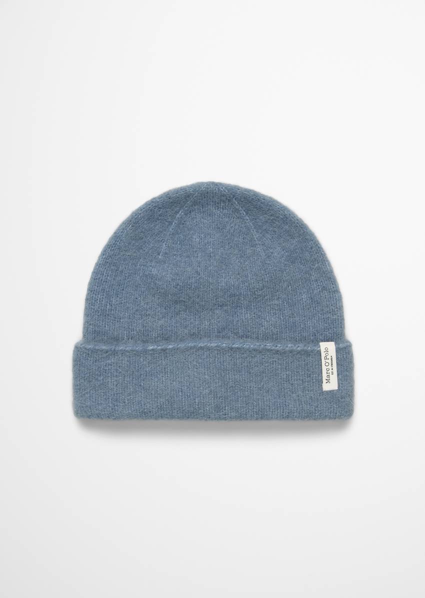 Knitted cap made from a wool/alpaca wool mix