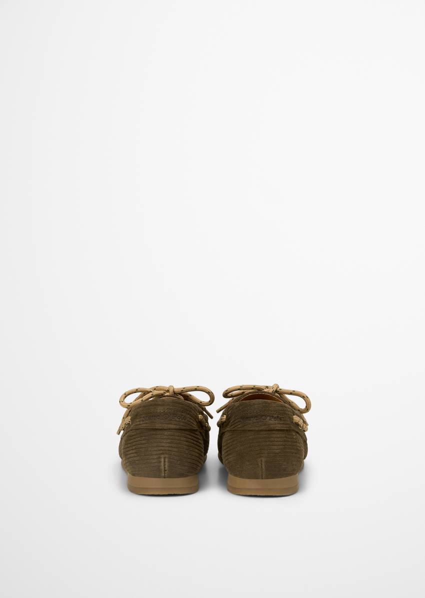 Boat shoe made from suede in a cord look