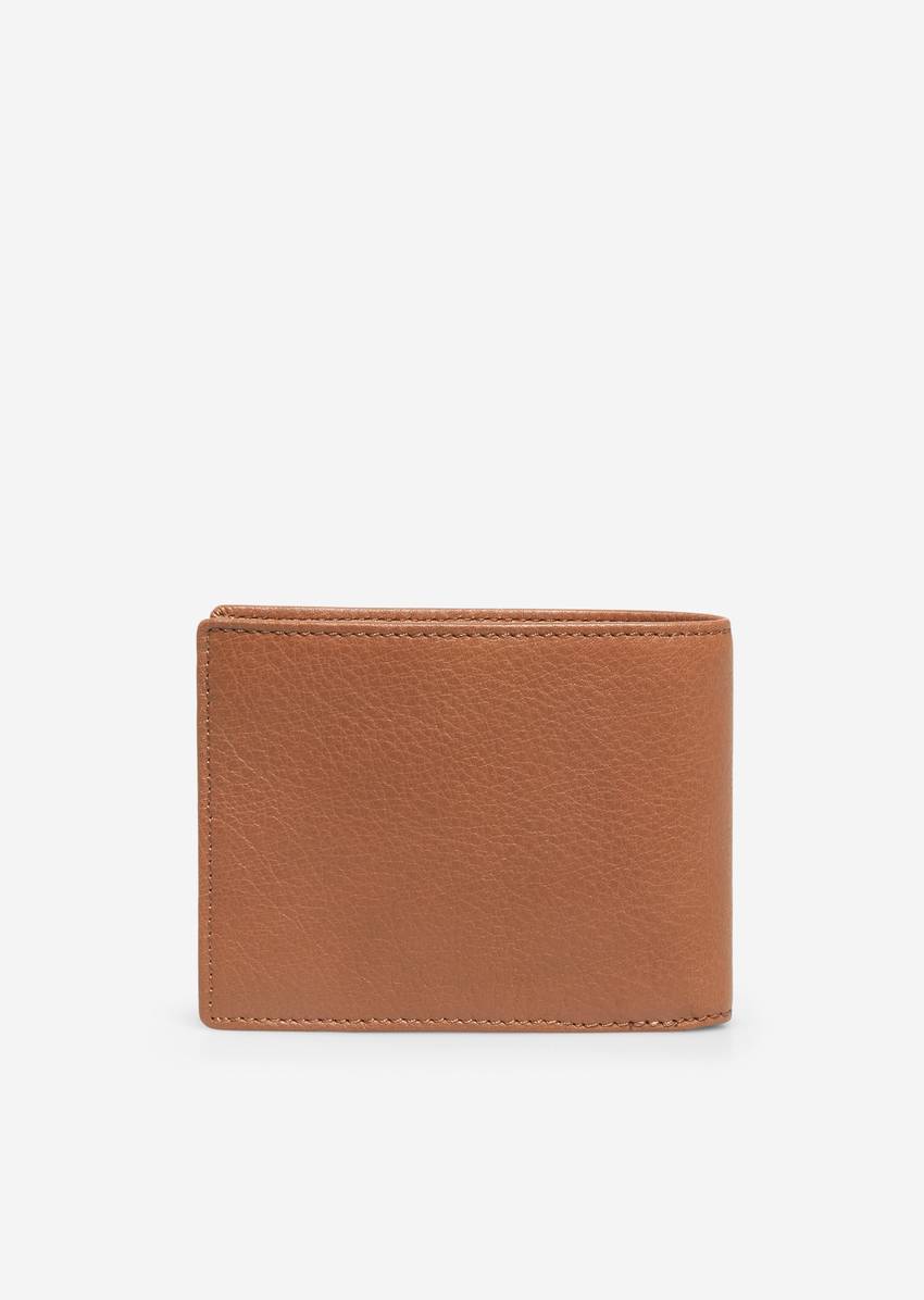Wallet Made of high-quality leather material