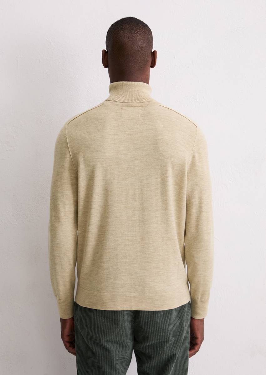 Regular turtleneck sweater made from soft merino wool