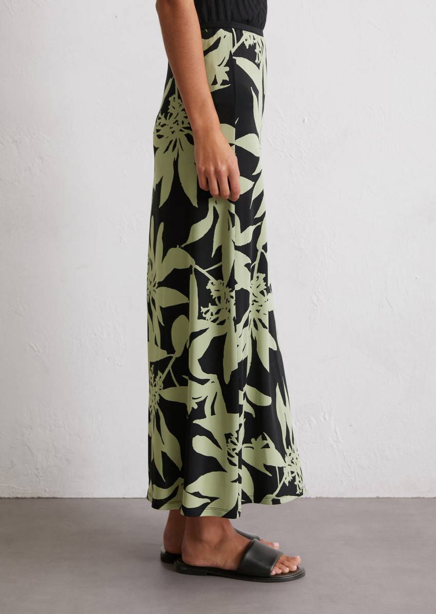 A-line jersey skirt made from a stretchy viscose blend