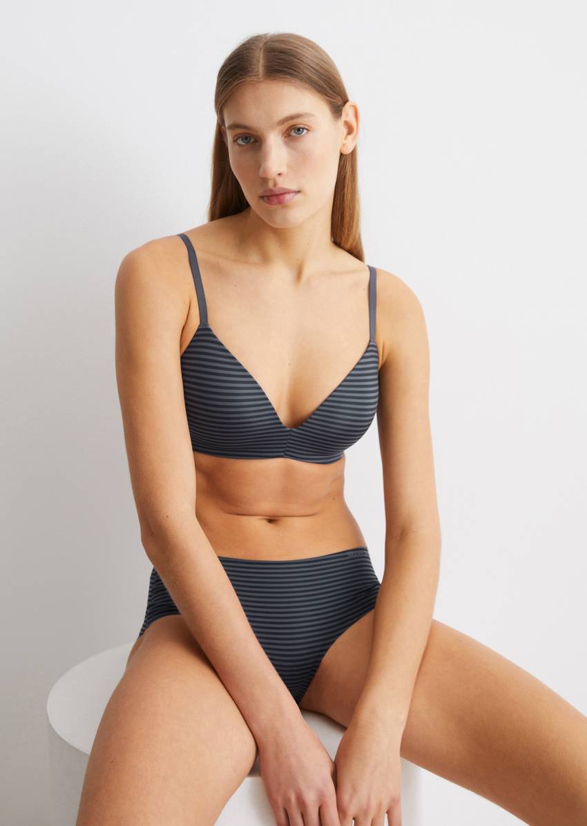 Underwired bra with padded cups