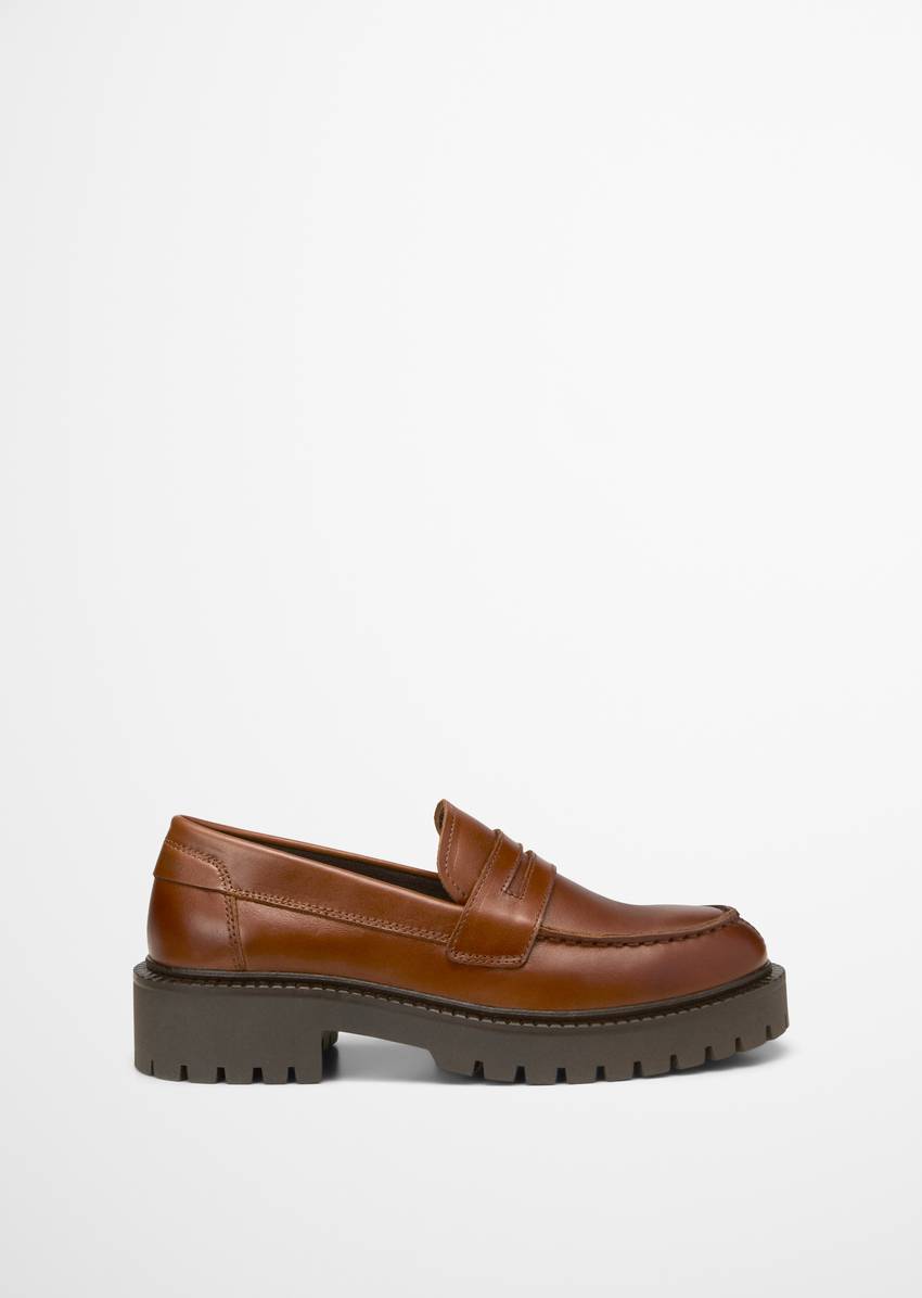 Loafer with robust tread outsole