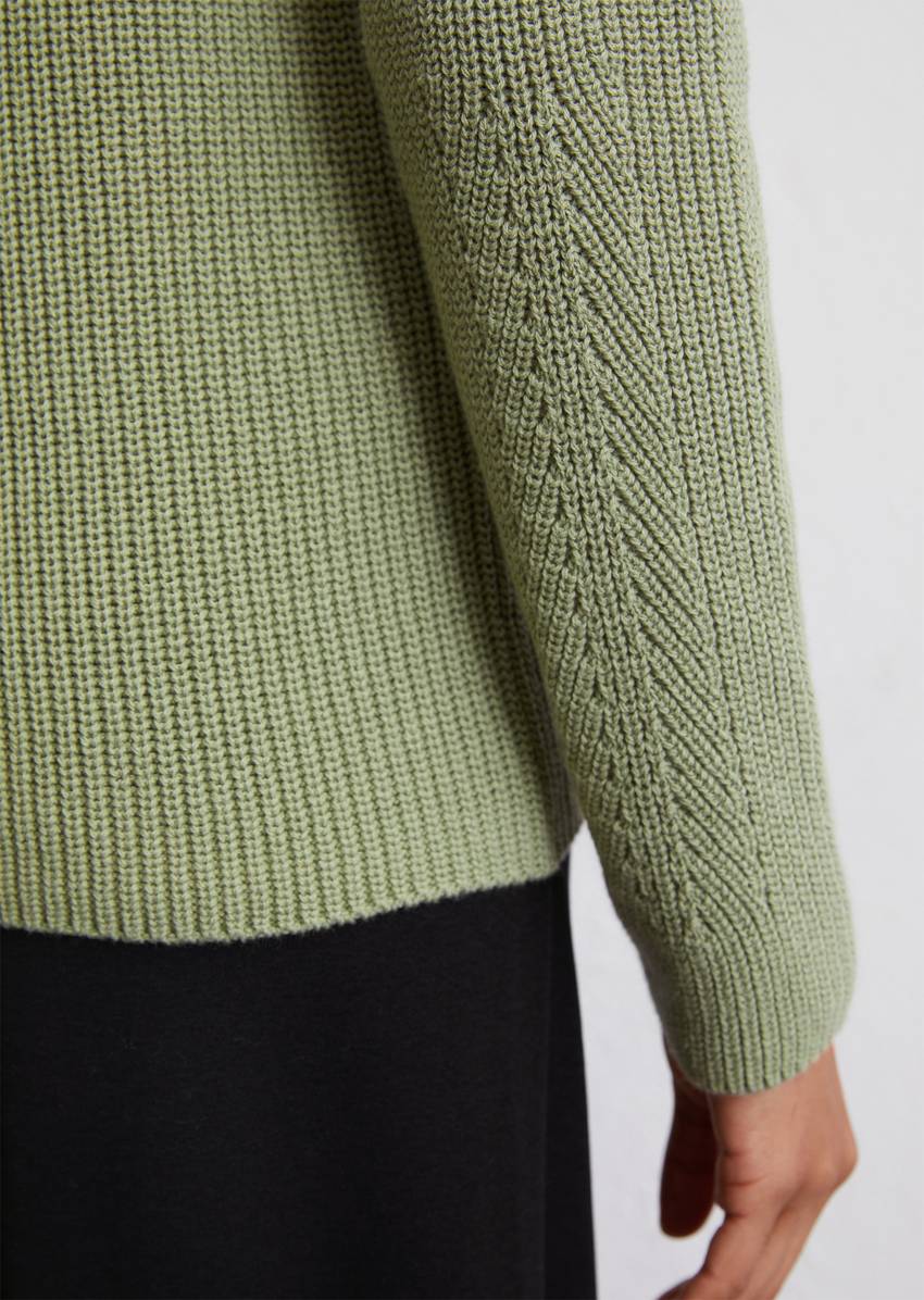 V-neck knitted sweater slim made from soft cotton yarn