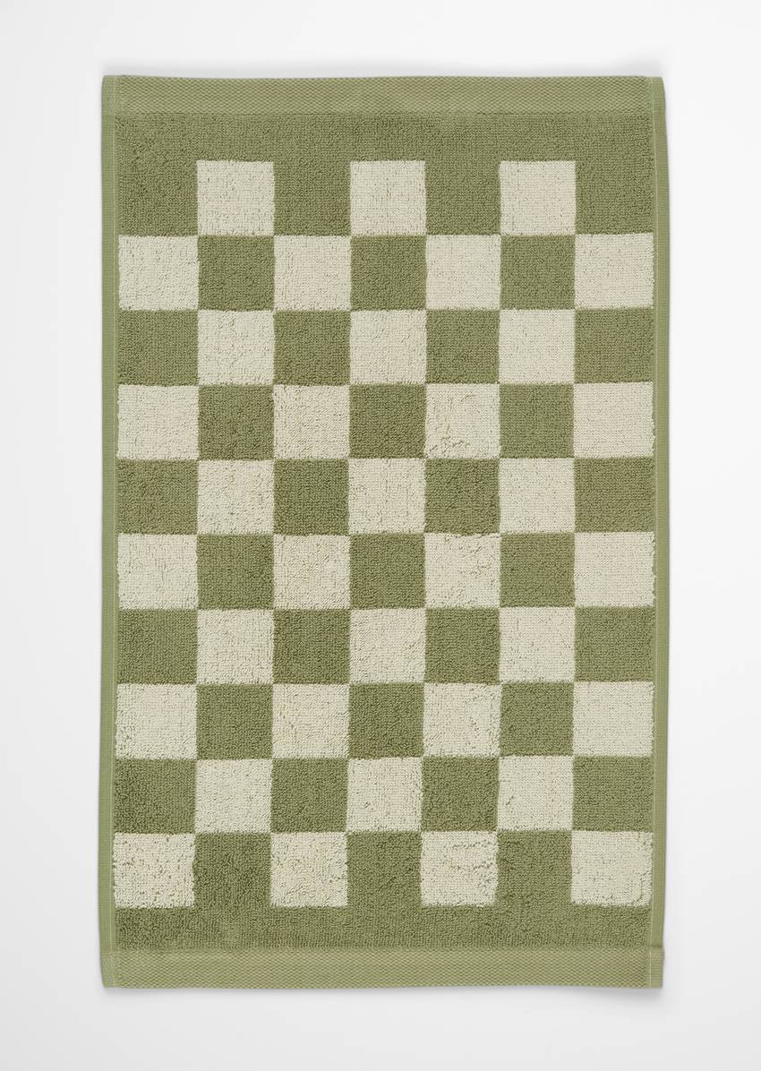 Guest towel Model Checker with jacquard check pattern